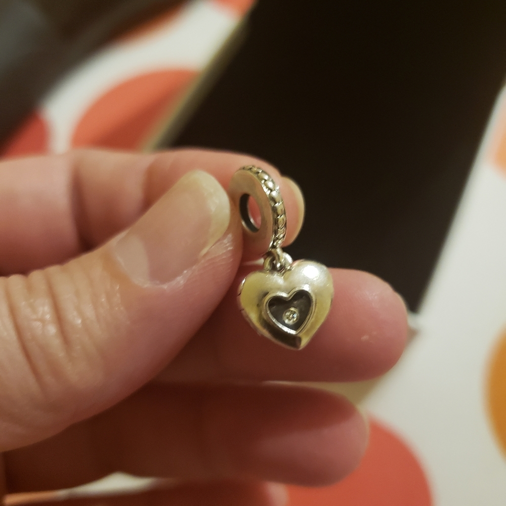 Pandora - Picture 4 of 8